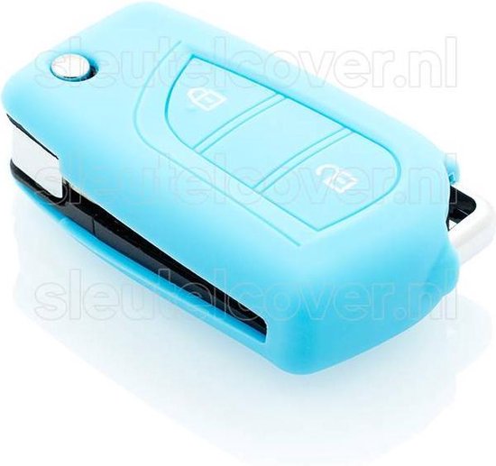Lichtblauw siliconen autosleutel hoesje met zilverkleurige details en drie knoppen aan de bovenkant.