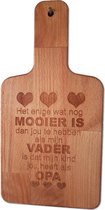 Passie voor stickers Snijplank van hout met gelaserde tekst: Het enige wat nog mooier is dan jou te hebben als vader is dat mijn kind jou heeft als opa