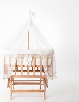 Babybed BabyRace - Co-sleeper, schommelwiegje en babybed in één - Inclusief matras, bed bumper, hemeltje en strikjes - Elegant babykamer meubel