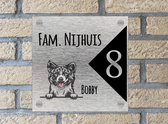 Naambordje voordeur Akita met driehoek Rvs look