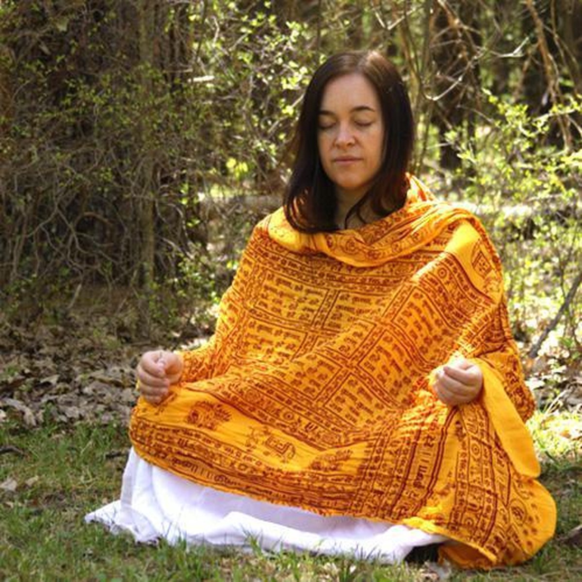 Meditatie omslagdoek met mantra Maha, natuurvezel, XL, 220 x 106 cm,  oranje, vegan | bol.com