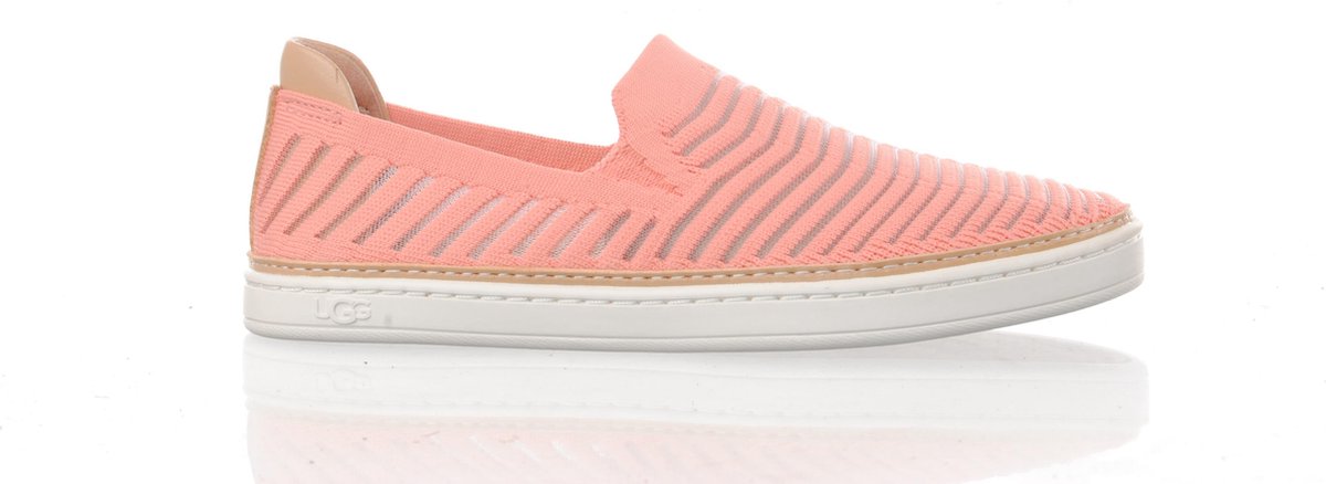 UGG roze instappers "Sammy Chevron"maat 36