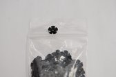Leuk zwarte lovertjes bloemetjes 10 mm. In elk zakje zit 10 gram.