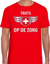 Trots op de zorg zilveren schild t-shirt rood voor heren M