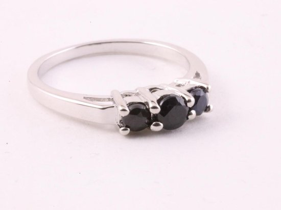 Fijne zilveren ring met zwarte saffier - maat 17