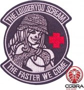 The Louder You Scream the Faster We Come Military Pinup Girl Geborduurde militaire patch embleem met klittenband