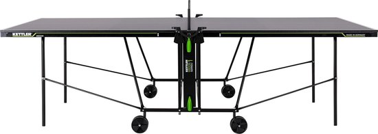 Zwarte Kettler tafeltennistafel met groen-zwarte accenten, opklapbaar met wieltjes.
