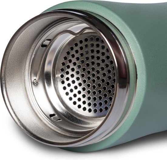Close-up van de binnenkant van een groene RETULP tumbler met metalen zeef.