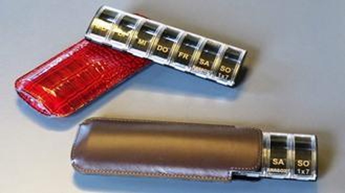 Adhome Luxe pillendoosje NL zwart met gouden opdruk - lederen etui (bruin)