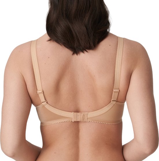 Nude beugelbeha, achterkant met haaksluiting en verstelbare bandjes.