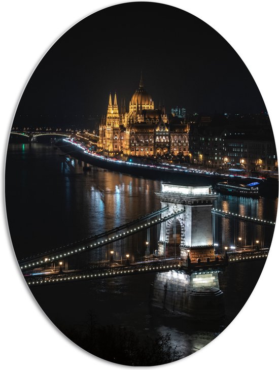 WallClassics - PVC Schuimplaat Ovaal - Kettingbrug in Hongarije - 72x96 cm Foto op Ovaal (Met Ophangsysteem)