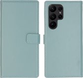 Selencia Hoesje Geschikt voor Samsung Galaxy S23 Ultra Hoesje Met Pasjeshouder - Selencia Echt Lederen Bookcase - lichtblauw