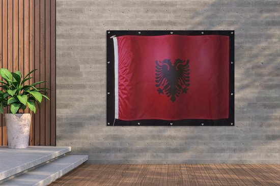 Le drapeau de l'Albanie sur fond noir Affiche de jardin 160x120 cm - Toile de jardin / Toile d'extérieur / Peintures d'extérieur (décoration de jardin) XXL / Groot format!