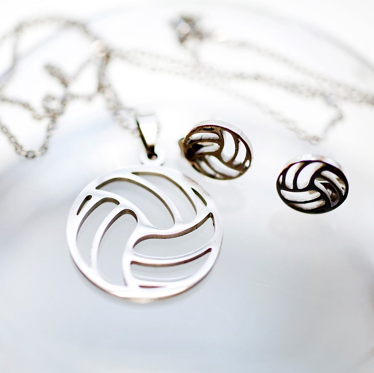 Sieradenset - Volleybal - Zilverkleur - Armband - Oorbellen - Ketting - Ring - Sport - Volleybal - Waterpolo - Bal - Zilver - Sportsieraad - Sieraad