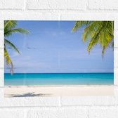 Muursticker - Palmbladeren op Tropisch Strand - 40x30 cm Foto op Muursticker