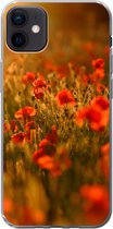 Geschikt voor iPhone 12 mini hoesje - Oranje gloed over de Klaprozen in het veld - Siliconen Telefoonhoesje