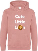 Pixeline Hoodie Cute Little Leeuw roze 12-13 jaar - Leeuw - Pixeline - Trui - Stoer - Dier - Kinderkleding - Hoodie - Dierenprint - Animal - Kleding