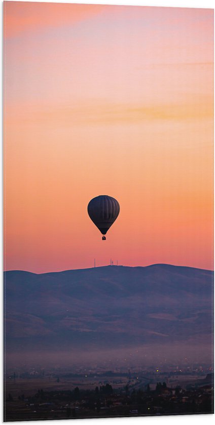 Vlag - Heteluchtballon boven Berg tijdens Zonsondergang in Turkije - 50x100 cm Foto op Polyester Vlag