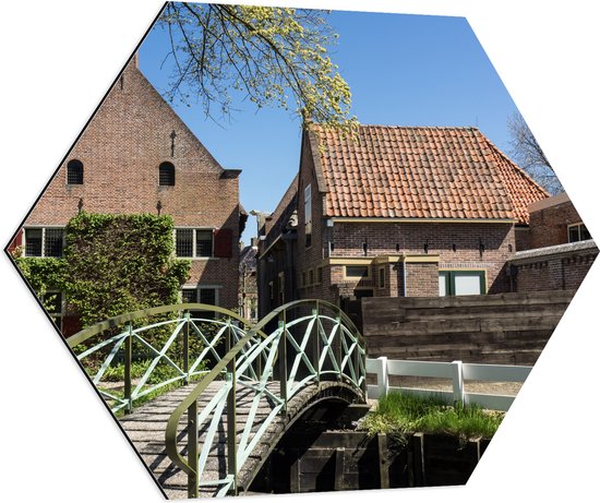 Dibond Hexagon - Bruggetje voor Nederlandse Huizen - 80x69.6 cm Foto op Hexagon (Met Ophangsysteem)