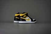 Air Jordan 1 Mid White Pollen Black - 554724-177 - Maat 44.5 - Wit;Zwart - Schoenen