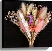 Canvas - Boeket van Verschillende Droogbloemen tegen Zwarte Houten Achtergrond - 40x40 cm Foto op Canvas Schilderij (Wanddecoratie op Canvas)