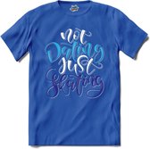 Not Dating Just Skating | Skaten - Skateboard - T-Shirt - Unisex - Royal Blue - Maat S