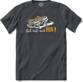 Get Out And Run! | Hardlopen - Rennen - Sporten - T-Shirt - Unisex - Mouse Grey - Maat M