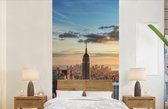 Behang - Fotobehang Indrukwekkende lucht boven het Empire State Building in Amerika - Breedte 120 cm x hoogte 240 cm