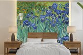 Behang - Fotobehang Irissen - Vincent van Gogh - Breedte 350 cm x hoogte 350 cm