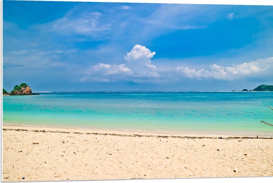 PVC Schuimplaat- Wit Strand met Helderblauwe Oceaan - 90x60 cm Foto op PVC Schuimplaat