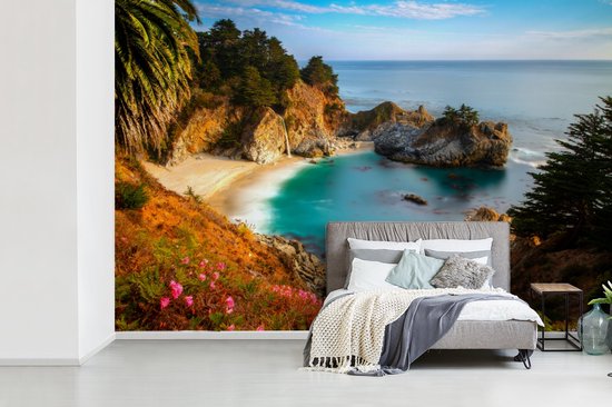 Papier peint photo vinyle - Cascade McWay à Big Sur en Amérique largeur 600 cm x hauteur 400 cm - Tirage photo sur papier peint (disponible en 7 tailles)