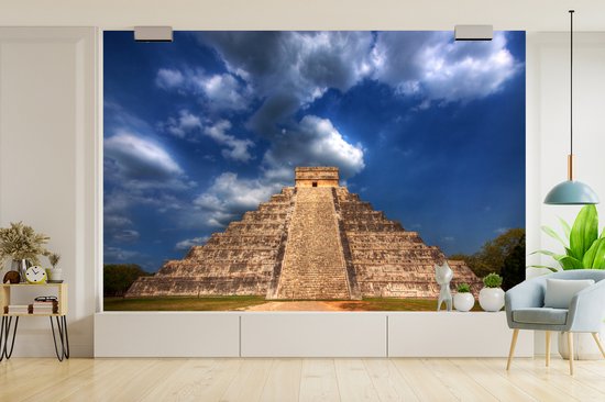 Behang - Fotobehang Maya-piramide van Kukulkan bij Chichén Itzá in Mexico - Breedte 390 cm x hoogte 260 cm - Nr1Wallpaper