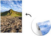 Behang - Fotobehang witte wolken boven de Giant’s Causeway - Breedte 175 cm x hoogte 260 cm