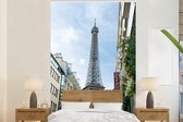 Behang - Fotobehang Eiffeltoren - Parijs - Plant - Breedte 180 cm x hoogte 280 cm