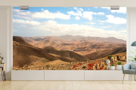 Papier peint photo vinyle - Une photo panoramique d'une grande chaîne de montagnes sur Fuerteventura largeur 430 cm x hauteur 240 cm - Tirage photo sur papier peint (disponible en 7 tailles)