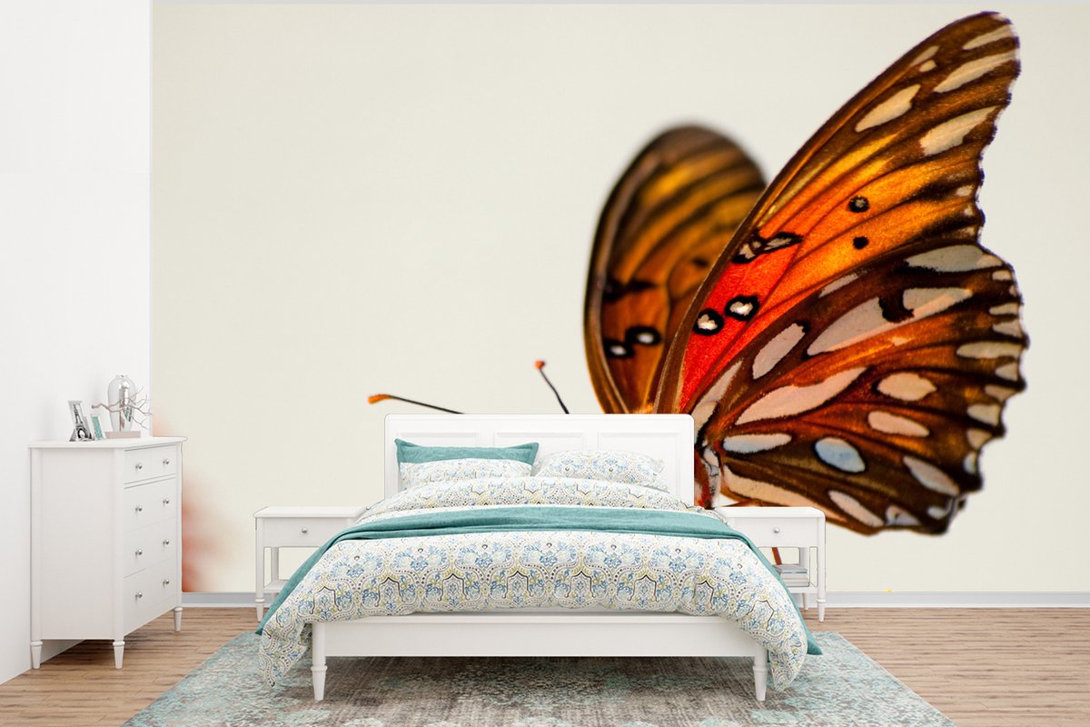 Behang - Fotobehang Vlinder - Oranje - Bloem - Insecten - Breedte 375 cm x hoogte 280 cm