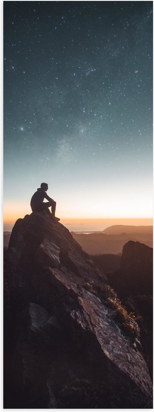 WallClassics - Poster (Matte) - Homme au sommet d'une montagne avec coucher de soleil - 20x60 cm Photo sur Papier Poster avec un aspect Mat