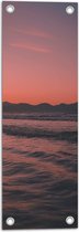 WallClassics - Tuinposter – Golvende Zee met Oranje Paarse Lucht - 20x60 cm Foto op Tuinposter (wanddecoratie voor buiten en binnen)