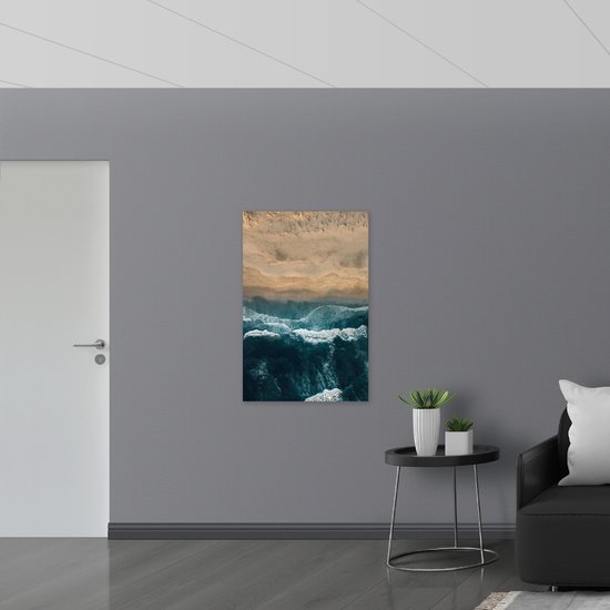 WallClassics - Dibond - Mer et plage ondulées vues du ciel - Photo sur aluminium 70x105 cm (avec système de suspension)