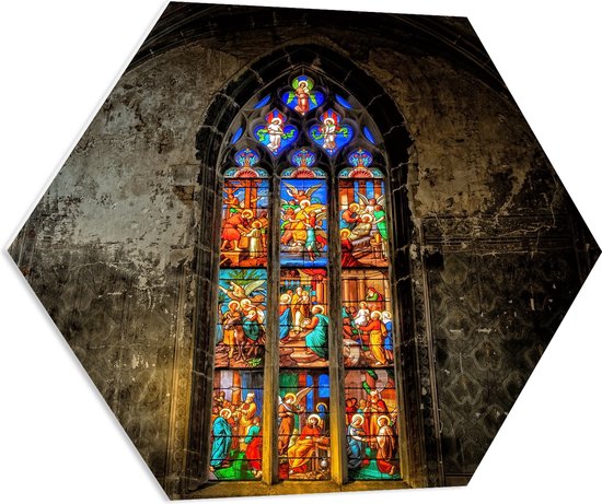 WallClassics - PVC Schuimplaat Hexagon - Glas-in-lood Raam in de Notre-Dame Kerk - 70x60.9 cm Foto op Hexagon (Met Ophangsysteem)