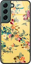 Casimoda® hoesje - Geschikt voor Samsung Galaxy S22+ - Bloemen geel flowers - Luxe Hard Case Zwart - Backcover telefoonhoesje - Geel
