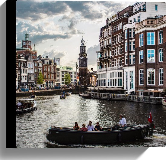 WallClassics - Canvas - Bootjes in de Grachten van Amsterdam - 30x30 cm Foto op Canvas Schilderij (Wanddecoratie op Canvas)