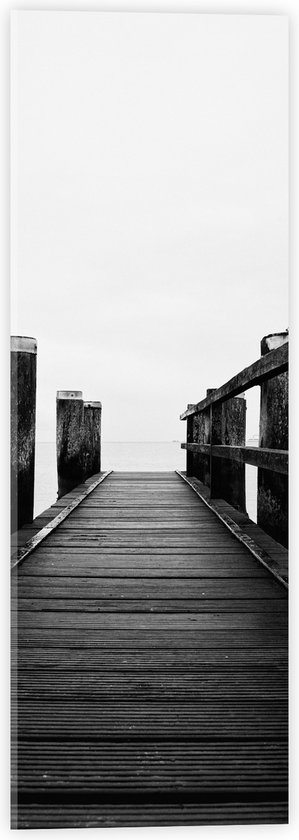 WallClassics - Acrylglas - Op de Pier (Zwart/ Wit) - 20x60 cm Foto op Acrylglas (Met Ophangsysteem)