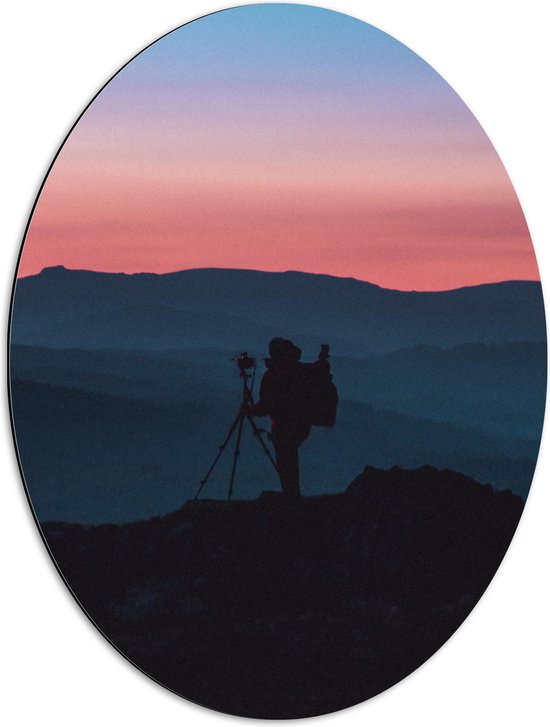 Dibond Ovaal - Fotograaf Kleurrijke Zonsondergang - 51x68 cm Foto op Ovaal (Met Ophangsysteem)