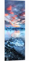 WallClassics - PVC Schuimplaat - Meerkleurige Lucht boven IJslandschap met Rotsen - 40x120 cm Foto op PVC Schuimplaat (Met Ophangsysteem)