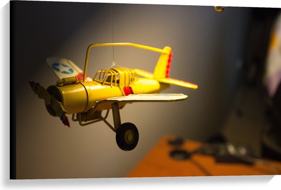 WallClassics - Canvas - Geel Kinderspeelgoed Vliegtuigje Zwevend in Kinderkamer - 90x60 cm Foto op Canvas Schilderij (Wanddecoratie op Canvas)