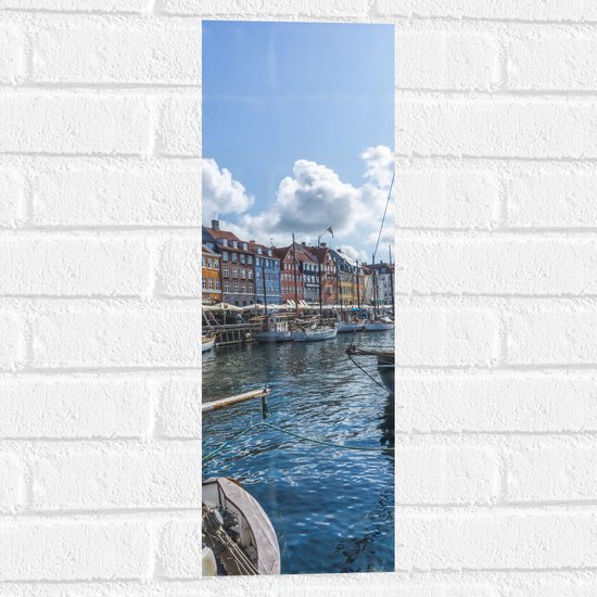 WallClassics - Muursticker - Ouderwetse Schepen in Grachten van Amsterdam - 20x60 cm Foto op Muursticker