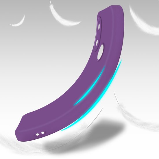 Coque de téléphone violette légèrement courbée, avec une lueur bleue et des plumes tombant.
