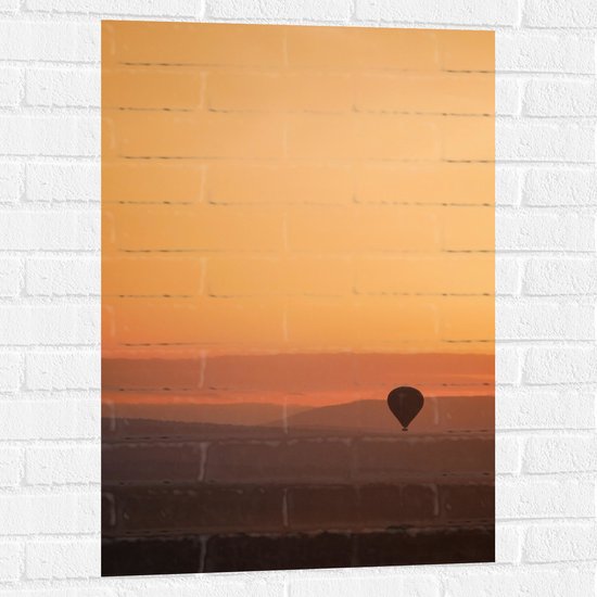 Muursticker - Luchtballon in de Lucht tijdens Zonsopkomst - 60x90 cm Foto op Muursticker