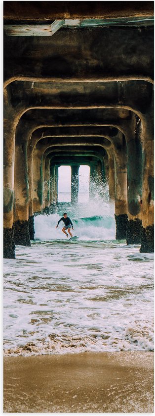 Poster (Mat) - Surfer onder de Pier - 30x90 cm Foto op Posterpapier met een Matte look